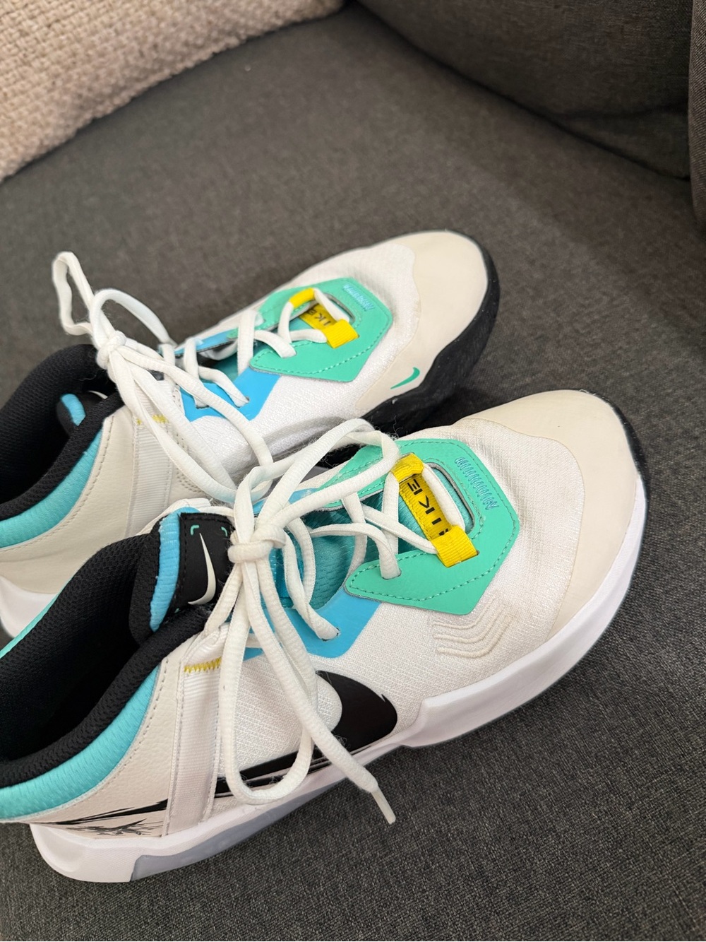 Nike air zoom crossover basketball shoes. 6Y